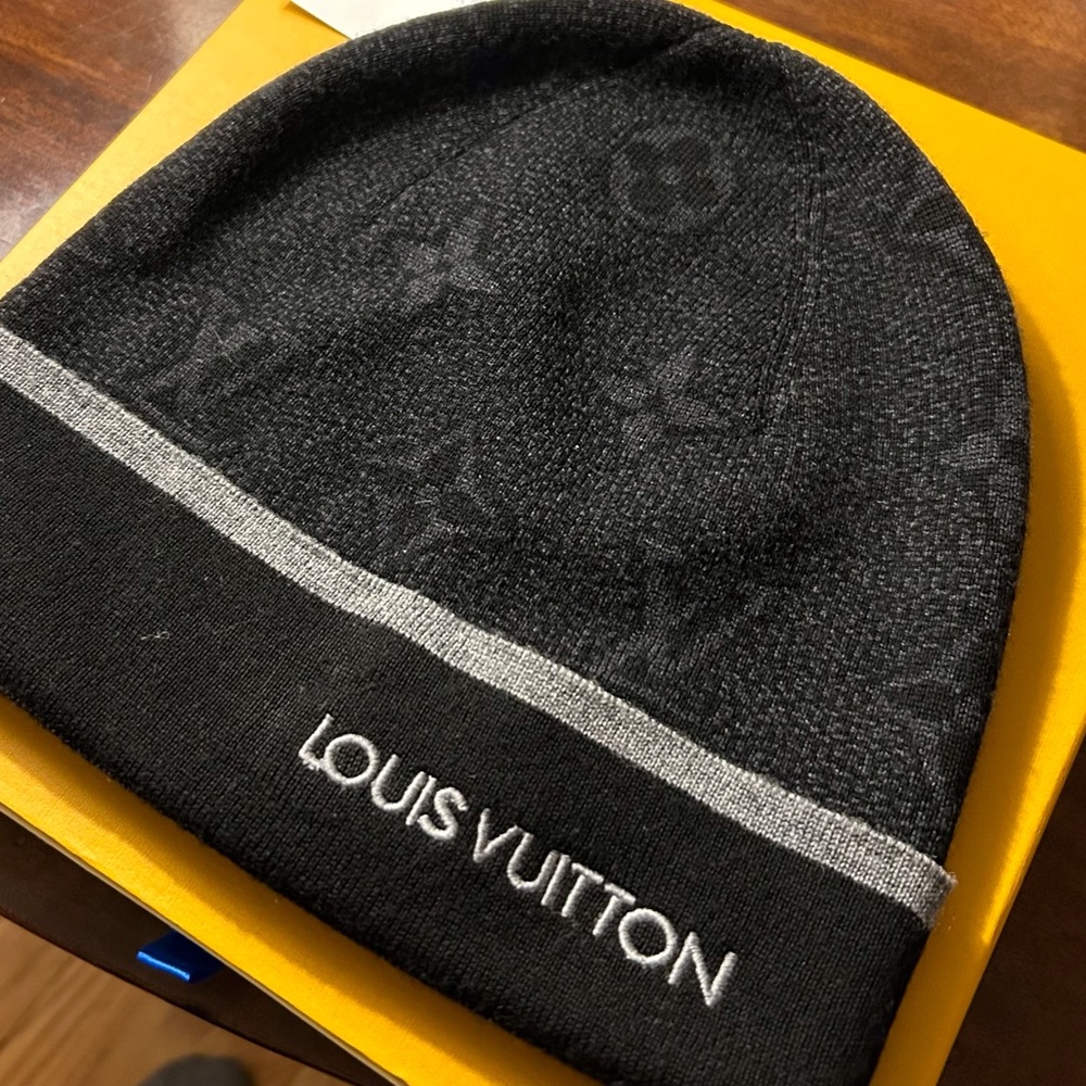 Louis Vuitton beanie black OS gently used